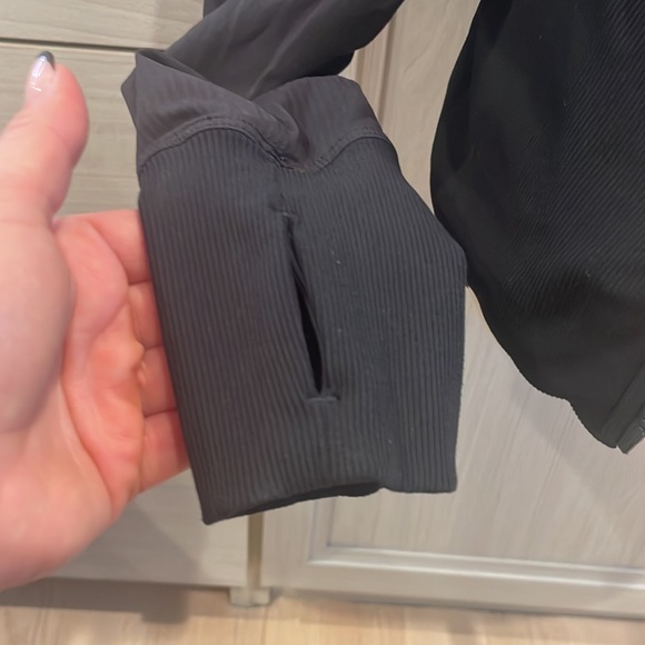 Hooded running jacket - Picture 2 of 4